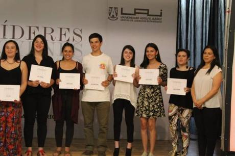 Sophi Lira, Julieta Martínez y Catalina Taccone destacan como adolescentes Chilenas Innovadoras y Líderes Sophi Lira, Julieta Martínez y Catalina Taccone destacan como adolescentes Chilenas Innovadoras y Líderes