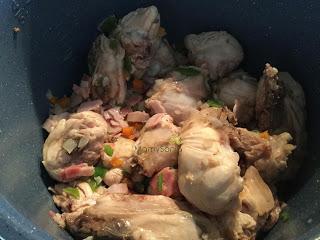 POLLO EN SALSA CON BACON EN OLLA GM