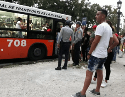 Violencia en La Habana para montarse en una guagua debido a la crisis del transporte (+Fotos)