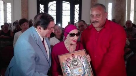 Cumple 98 años Alicia Alonso entre homenajes y felicitaciones