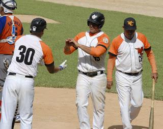 Villa Clara apalea a Tigres de Roger Machado