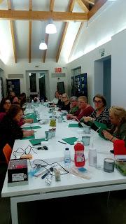 ARBOL DE NAVIDAD Y TALLER EN LA BIBLIOTECA .....