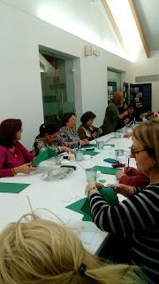 ARBOL DE NAVIDAD Y TALLER EN LA BIBLIOTECA .....