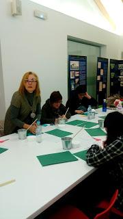 ARBOL DE NAVIDAD Y TALLER EN LA BIBLIOTECA .....