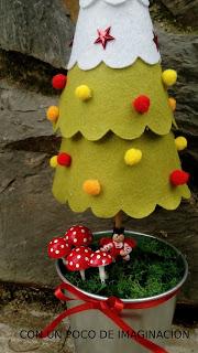 ARBOL DE NAVIDAD Y TALLER EN LA BIBLIOTECA .....