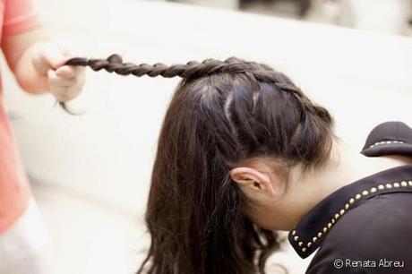 Trenza invertida con chongo alto paso a paso