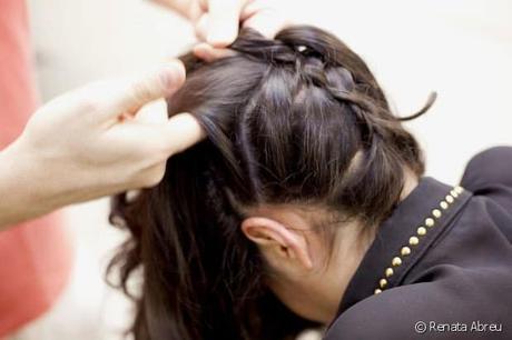 Trenza invertida con chongo alto paso a paso