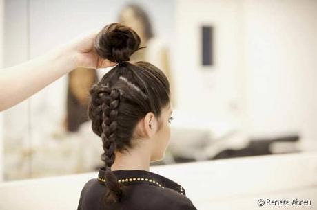 Trenza invertida con chongo alto paso a paso