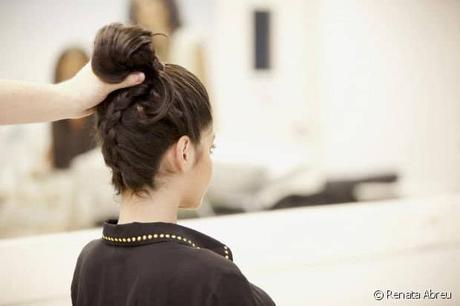 Trenza invertida con chongo alto paso a paso