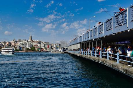 La Torre Gálata al fondo desde el puente con el mismo nombre. Estambul Fotografia_Viajes_Turquia