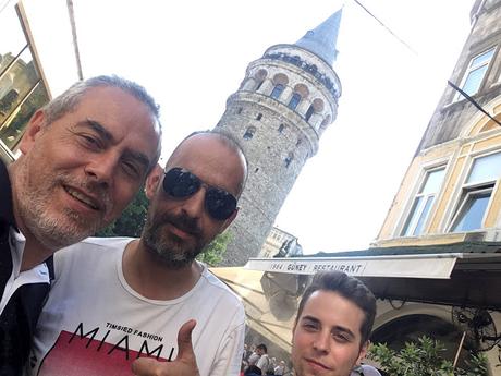 Los tres viajeros de La Torre Gálata - Estambul