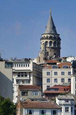 La torre Gálata vigila la ciudad de Estambul y sus accesos por mar. Fotografia_Viajes_Turquia