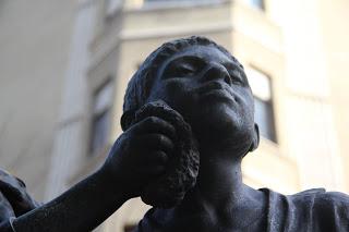 Estatuas literarias (y II) en el Laberint de Wonderland