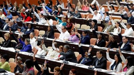 Parlamento cubano aprueba “por unanimidad” borrador final de nueva Constitución