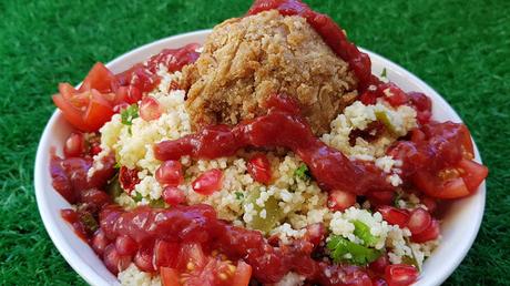 Ensalada de couscous con salsa de tamarillo y granada