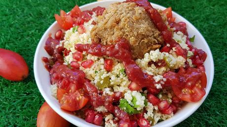 Ensalada de couscous con salsa de tamarillo y granada