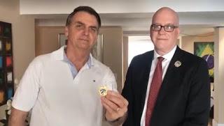 Bolsonaro o la sublime genuflexión