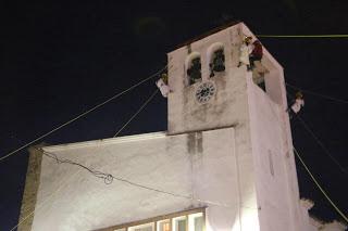 L@s ángeles espeleólog@s descienden en Mogón