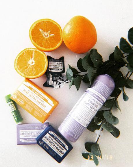 Probando el jabón de Dr.Bronner Probando el jabón de Dr.Bronner