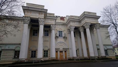 Ruinas de palacio sovietico