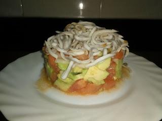 TIMBAL DE AGUACATE Y GULAS