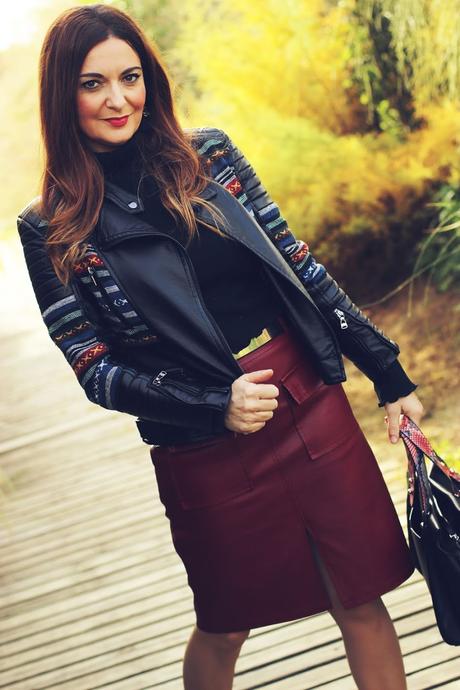 Cómo combinar una falda de polipiel Cómo combinar una falda de polipiel