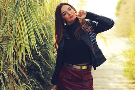 Cómo combinar una falda de polipiel Cómo combinar una falda de polipiel