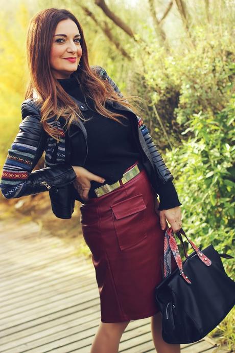 Cómo combinar una falda de polipiel Cómo combinar una falda de polipiel