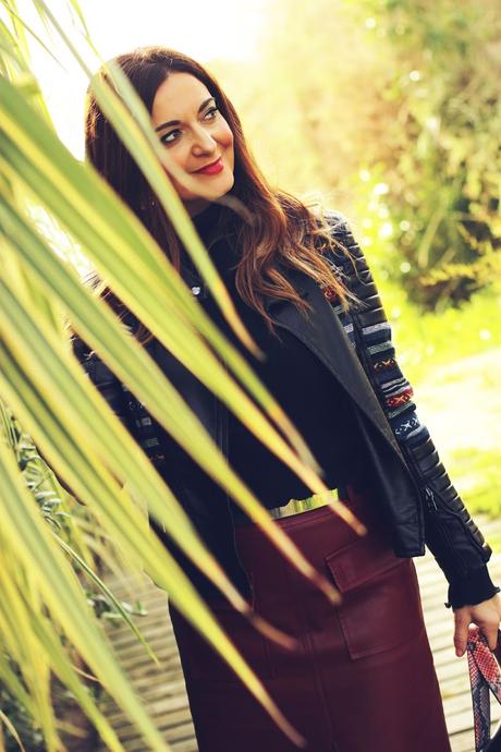 Cómo combinar una falda de polipiel Cómo combinar una falda de polipiel