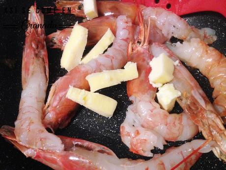 Aperitivos de gambón con salsa de cava