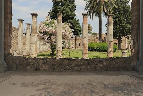 Oecus, exedra, diaeta, salones de recepción en la domus romana