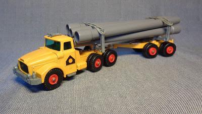 Scammell con acoplado y caños