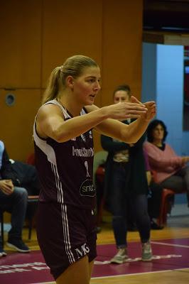 Galería de clics del Bàsquet Femení Sant Adrià-Uni Ferrol