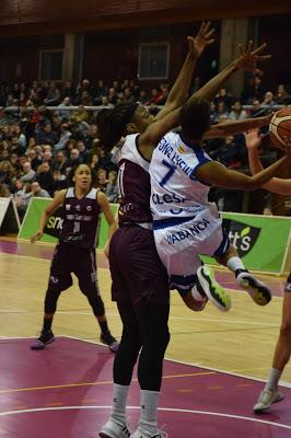 Galería de clics del Bàsquet Femení Sant Adrià-Uni Ferrol