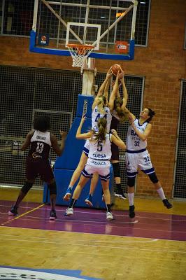 Galería de clics del Bàsquet Femení Sant Adrià-Uni Ferrol