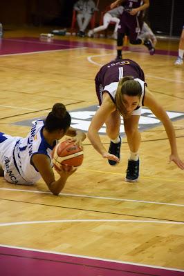 Galería de clics del Bàsquet Femení Sant Adrià-Uni Ferrol