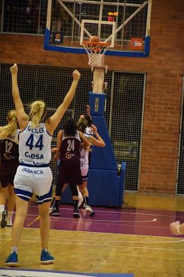 Galería de clics del Bàsquet Femení Sant Adrià-Uni Ferrol