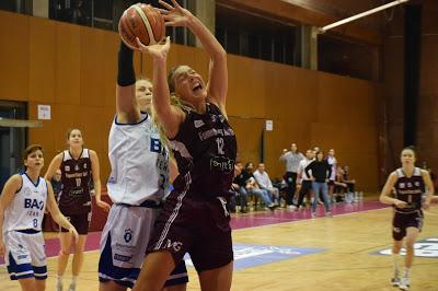 Galería de clics del Bàsquet Femení Sant Adrià-Uni Ferrol