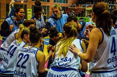 Galería de clics del Bàsquet Femení Sant Adrià-Uni Ferrol