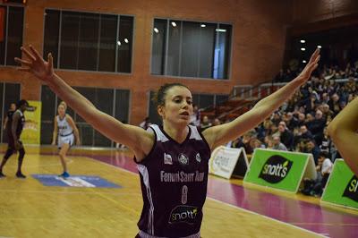 Galería de clics del Bàsquet Femení Sant Adrià-Uni Ferrol