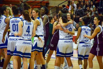 Galería de clics del Bàsquet Femení Sant Adrià-Uni Ferrol