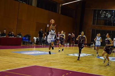 Galería de clics del Bàsquet Femení Sant Adrià-Uni Ferrol