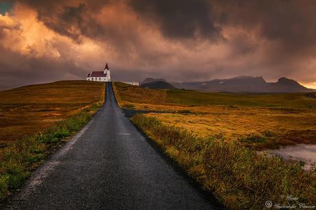 Las iglesias en Islandia: Ingjaldsholskirkja y Cristóbal Colón