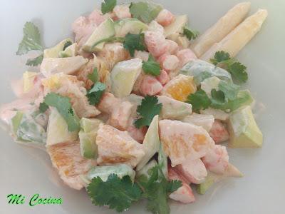 ENSALADA DE LANGOSTINOS, NARANJA Y AGUACATE CON SALSA ROSA