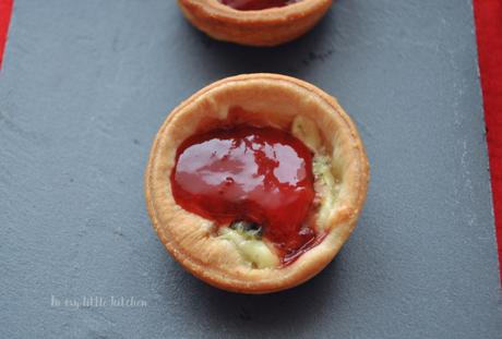 Bocaditos de queso azul y mermelada de fresa con Degustabox