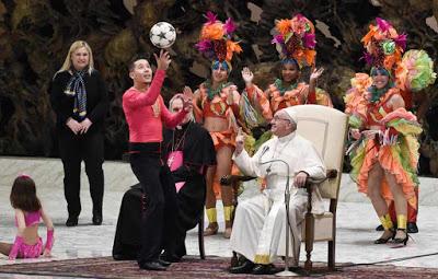 El papa Francisco departió con la Compañía Habana del Circo Nacional de Cuba [+ fotos]