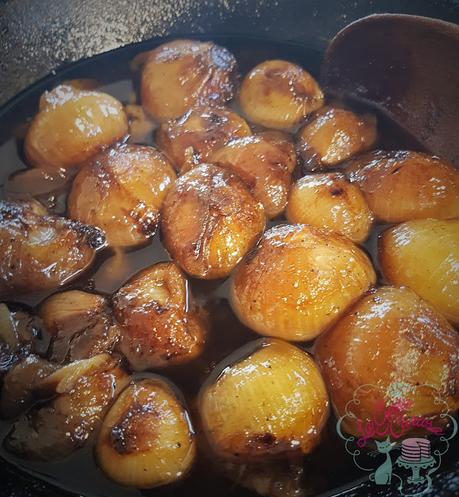 CONFIT DE PATO CON GUISANTES A LA FRANCESA Y CEBOLLITAS GLASEADAS