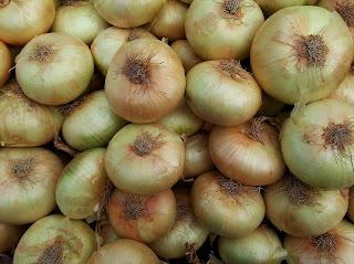 CONFIT DE PATO CON GUISANTES A LA FRANCESA Y CEBOLLITAS GLASEADAS