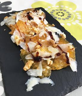 Caqui con queso manchego y nueces