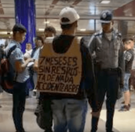 Son amenazados a muerte los familiares de las víctimas del accidente aéreo en Cuba por pedir justicia Son amenazados a muerte los familiares de las víctimas del accidente aéreo en Cuba por pedir justicia